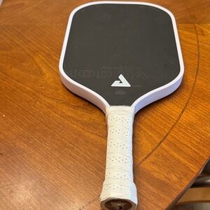 Pickleball Paddle Black & White 
Mod TA-15 16MM NEW, without tag